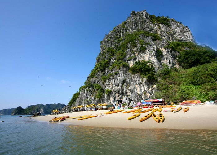 You are currently viewing 10 must-do activities in Halong Bay