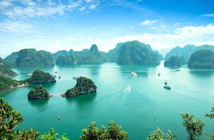 You are currently viewing Some tips during cold time in Halong Bay
